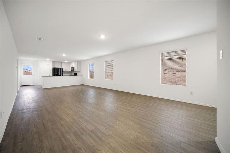 Spacious, unfurnished interior of a new home in , Anna (Image 18).