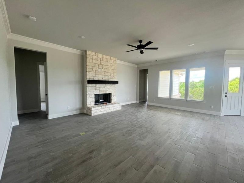 Spacious, unfurnished interior of a new home in Eagle Ridge Estates, Weatherford (Image 8).