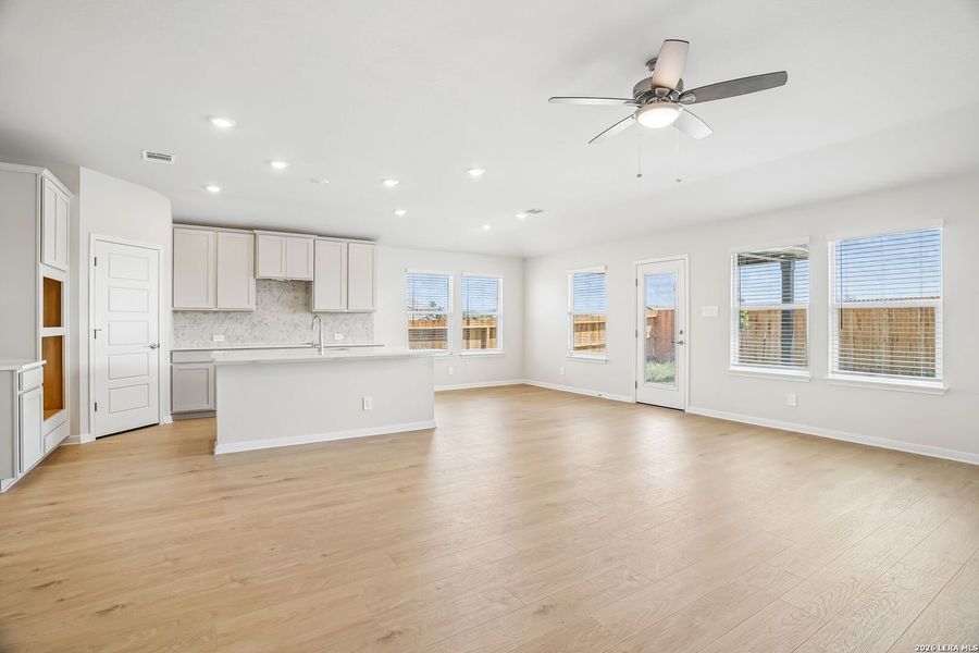 Spacious, unfurnished interior of a new home in Carmel Ranch, Schertz (Image 26).