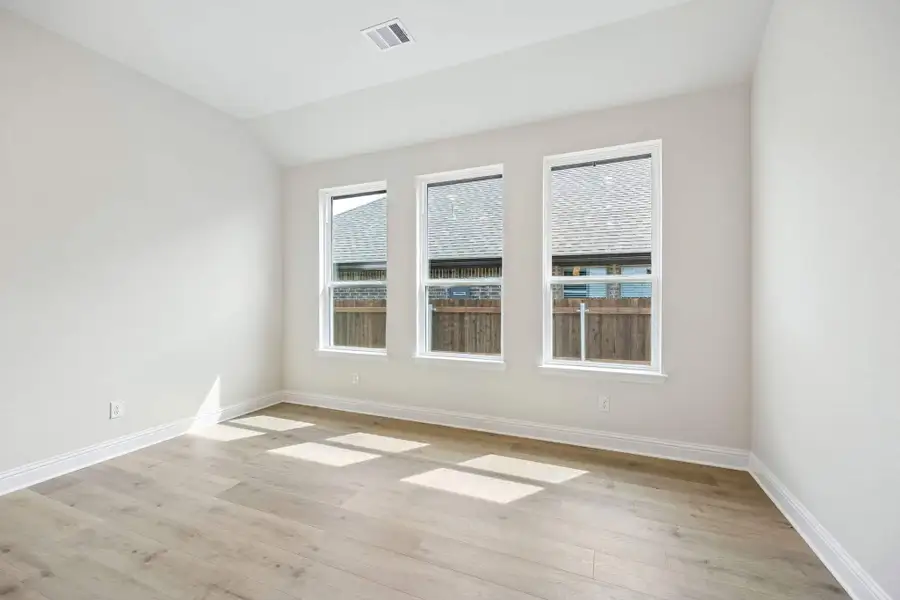 Spacious, unfurnished interior of a new home in Oaks of North Grove, Waxahachie (Image 47). Spacious, unfurnished interior of a new home in Oaks of North Grove, Waxahachie (Image 47).