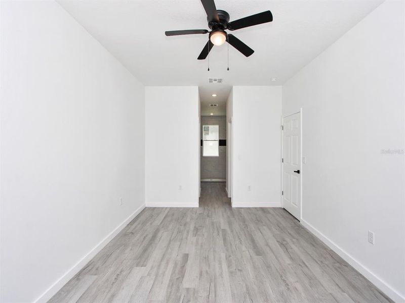 Spacious, unfurnished interior of a new home in , Sebring (Image 15).