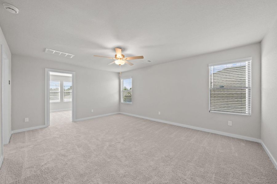 Spacious, unfurnished interior of a new home in Laurel Landing, Alvin (Image 21).