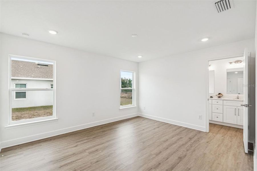 Spacious, unfurnished interior of a new home in , Spring Hill (Image 23).