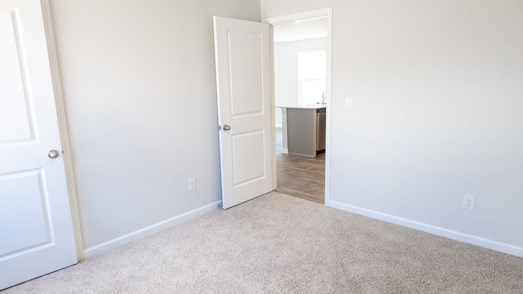 Spacious, unfurnished interior of a new home in Saddle Trace, Lewisburg (Image 22).
