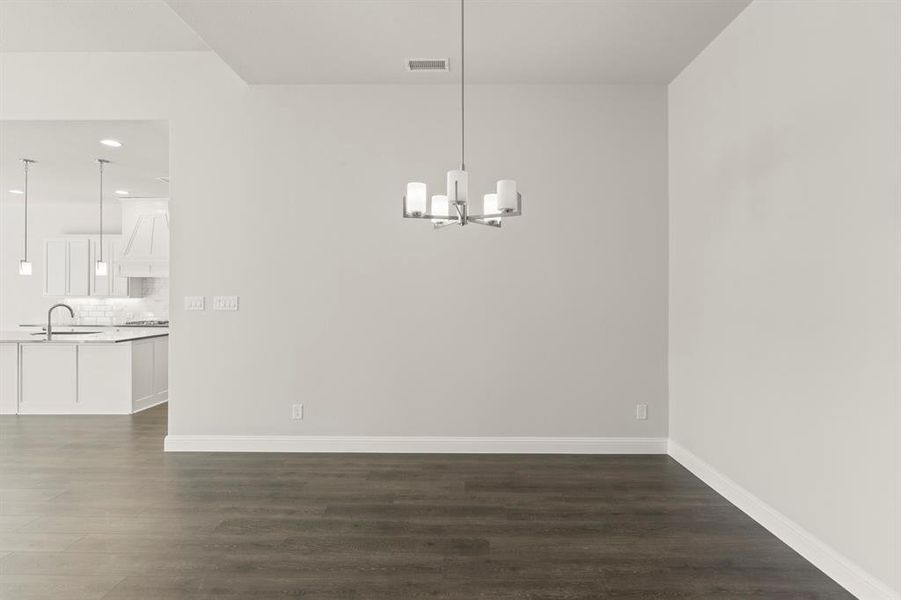 10. 2109 Clairmount - Dining