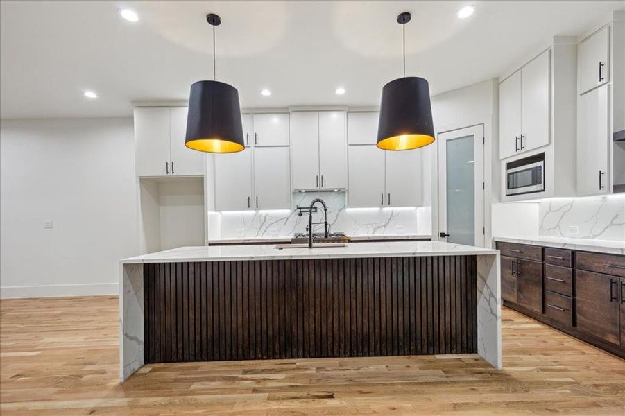 Furnished interior view inside a new home in , Dallas (Image 5).