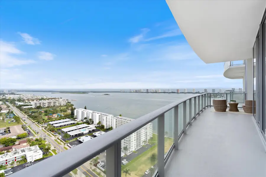 23-220 Lake Shore Drive #2305 Lake Park,