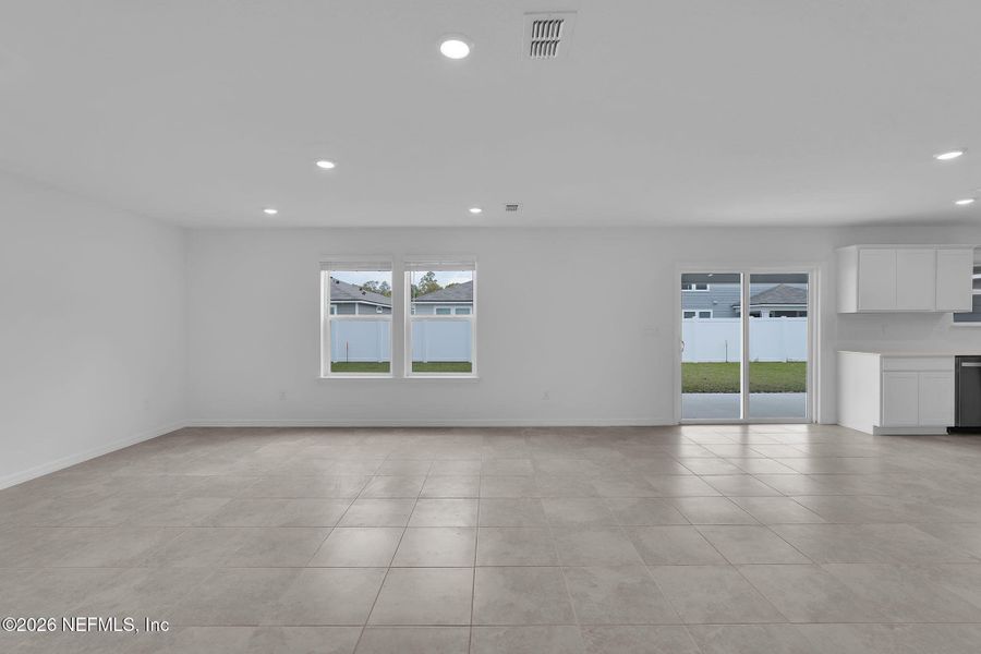Spacious, unfurnished interior of a new home in Wells Landing, Jacksonville (Image 16).