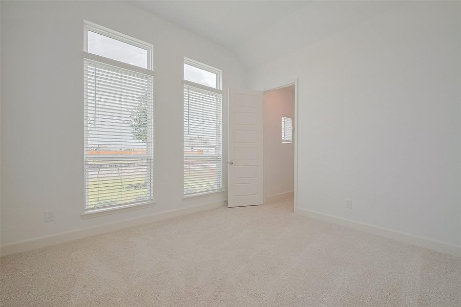 Spacious, unfurnished interior of a new home in Lago Mar, La Marque (Image 28).