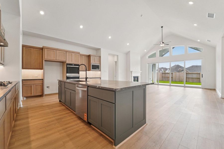 Furnished interior view inside a new home in Sienna 65', Missouri City (Image 18).
