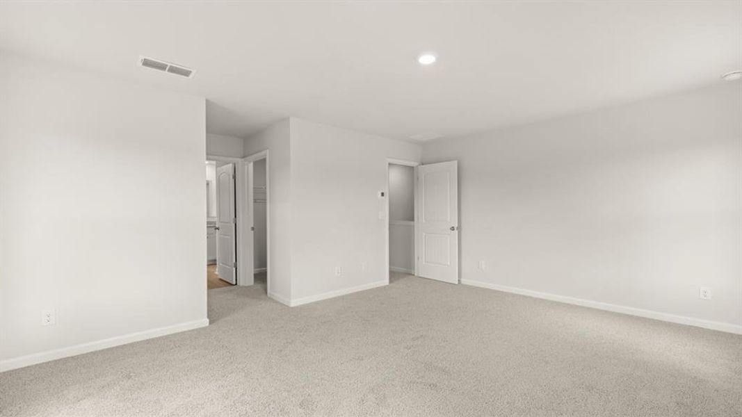 Spacious, unfurnished interior of a new home in Sheffield Highlands, Dallas (Image 30).