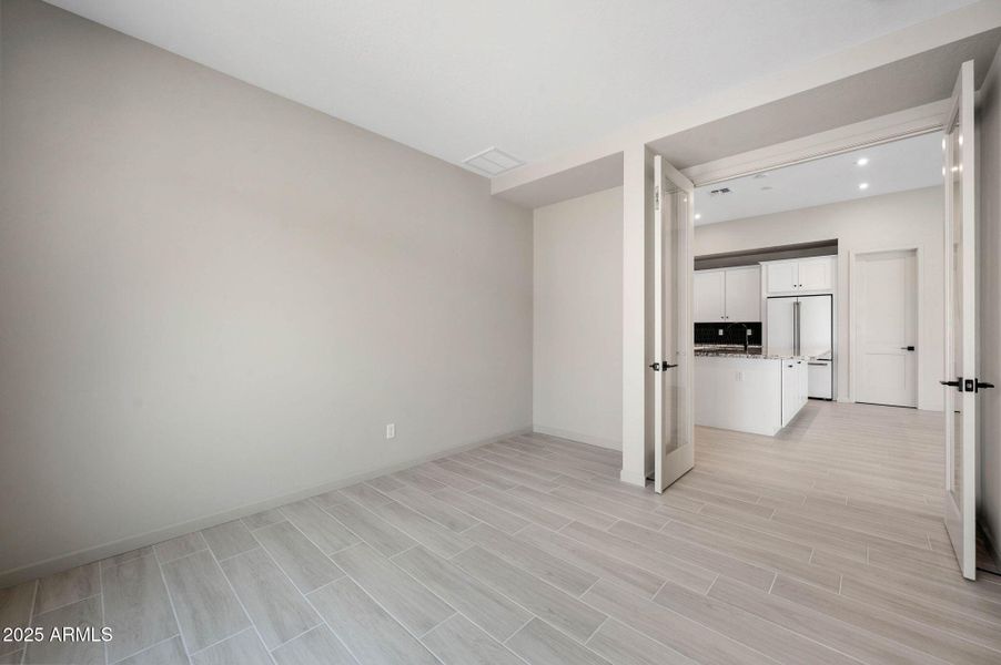 18-Office (2) 18-Office (2)