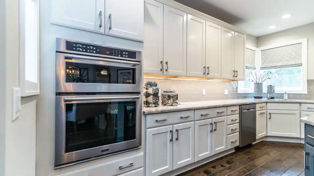 Representative furnished interior of a home built from the The Yorkshire by Norfolk Homes in Offsite Builds Southern Michigan, Ann Arbor (Image 18).