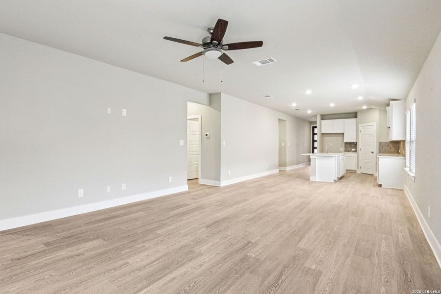 Spacious, unfurnished interior of a new home in Lark Canyon, New Braunfels (Image 21).