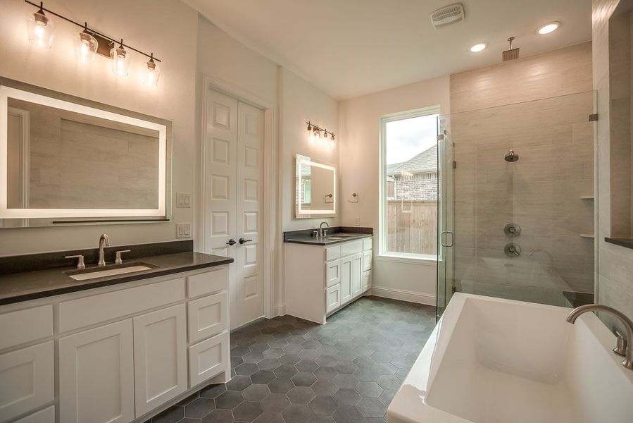 Plan 1631 Primary Bathroom Representative Image