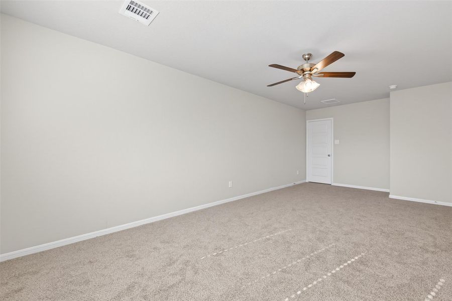 Spacious, unfurnished interior of a new home in Woodland Lakes, Huffman (Image 13).