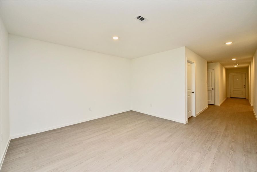 Spacious, unfurnished interior of a new home in Grand Oaks Reserve, Cleveland (Image 23). Spacious, unfurnished interior of a new home in Grand Oaks Reserve, Cleveland (Image 23).