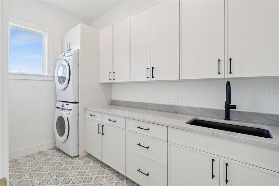 Furnished interior view inside a new home in , Orlando (Image 42).