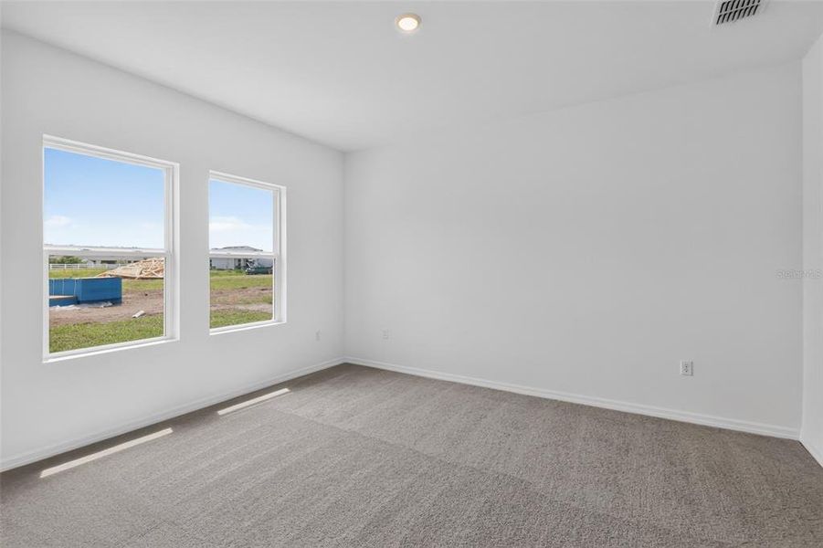 Spacious, unfurnished interior of a new home in Tyson Reserve, St. Cloud (Image 14).