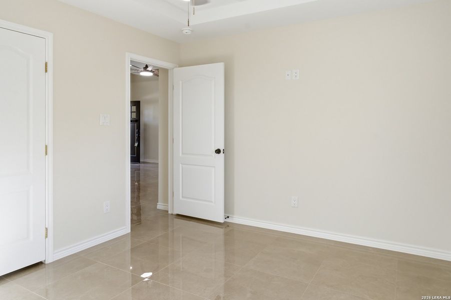 Spacious, unfurnished interior of a new home in , Eagle Pass (Image 12).