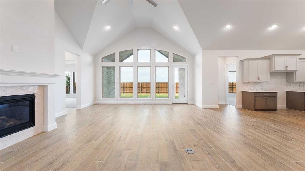 Spacious, unfurnished interior of a new home in Myrtle Creek 71', Waxahachie (Image 9).