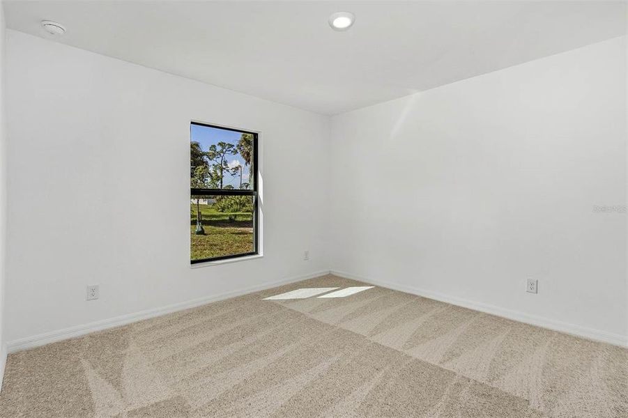 Spacious, unfurnished interior of a new home in Port Charlotte, North Port (Image 7).