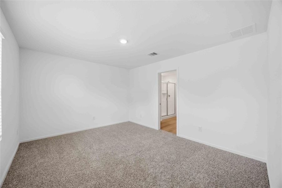 Spacious, unfurnished interior of a new home in Legacy Village, Houston (Image 16). Spacious, unfurnished interior of a new home in Legacy Village, Houston (Image 16).