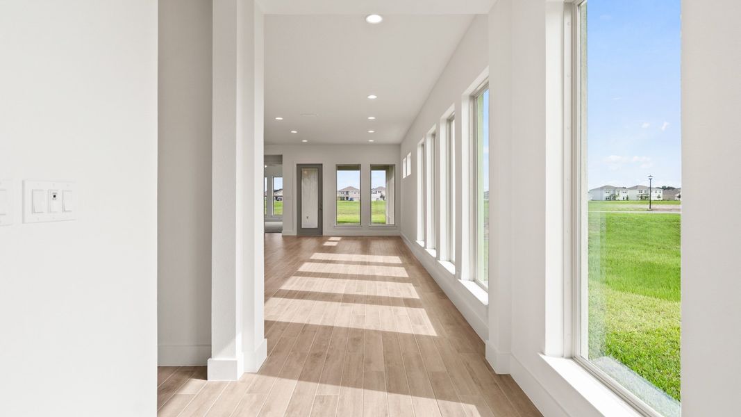 Representative unfurnished interior of a home built from the 2011F by Perry Homes in Turnleaf 50', Punta Gorda (Image 19).