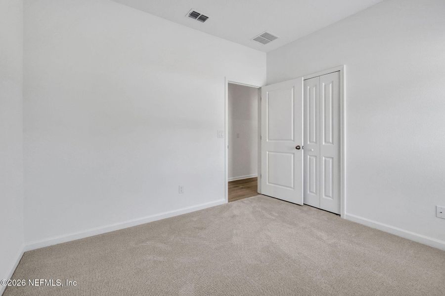 Spacious, unfurnished interior of a new home in Jennings Farm, Middleburg (Image 21).