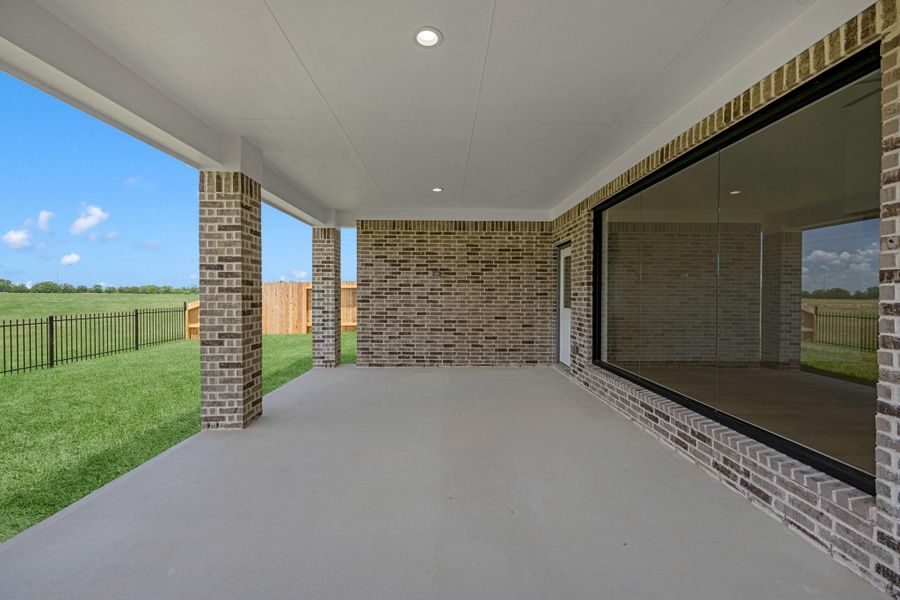 Exterior details and patio area of a home in Grand Mason Crossing, Katy (Image 3).