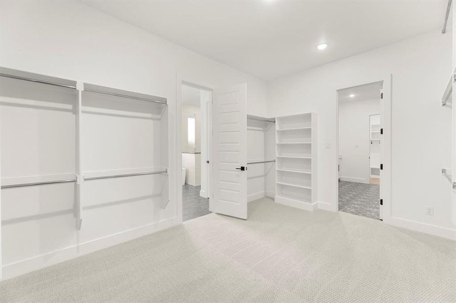 34. 610 Apogee - Closet