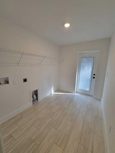 Spacious, unfurnished interior of a new home in , Ocala (Image 20).
