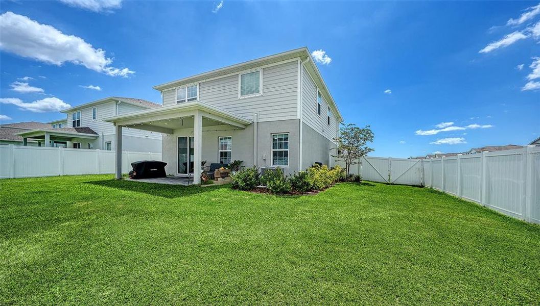 Exterior details and patio area of a home in , Bradenton (Image 29).