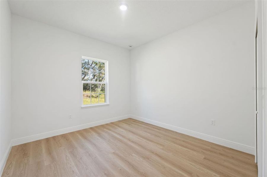 Spacious, unfurnished interior of a new home in , Ocala (Image 27).