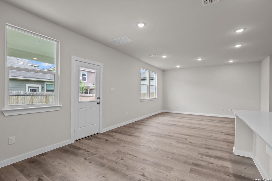 Spacious, unfurnished interior of a new home in Senna, Leon Valley (Image 28).