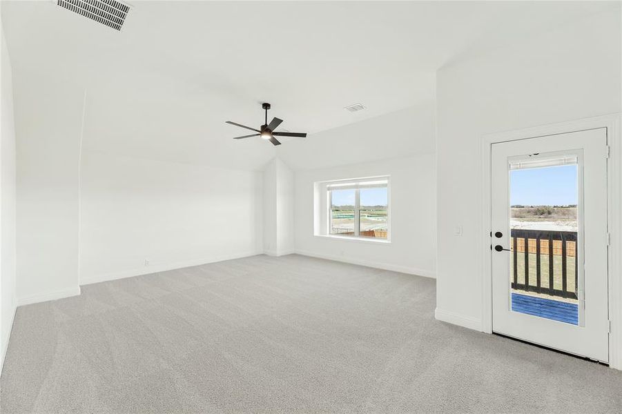 Spacious, unfurnished interior of a new home in Glenbrook, Red Oak (Image 38).