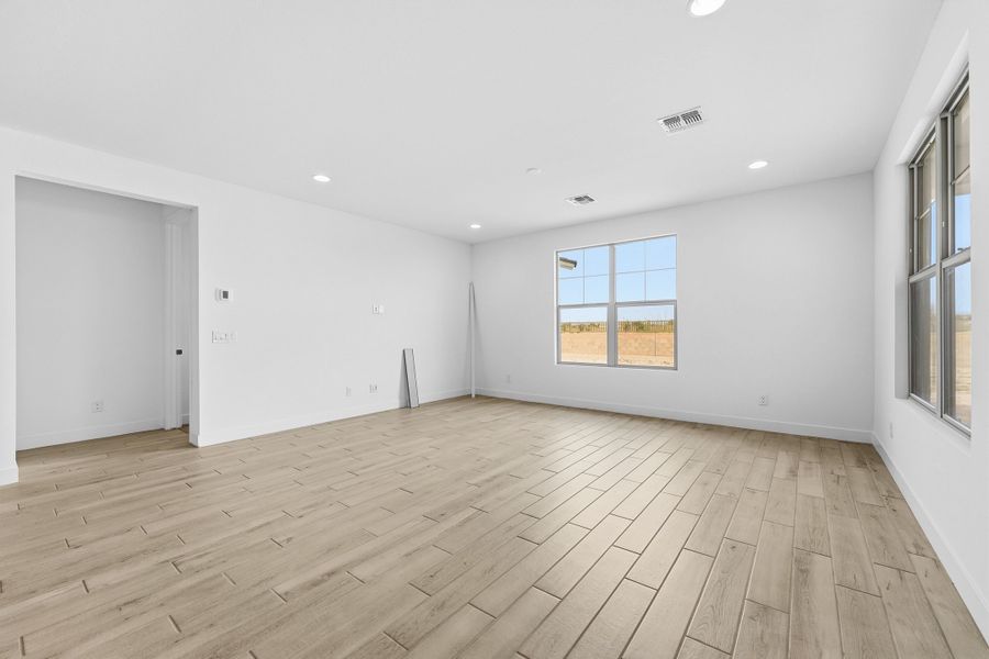 Spacious, unfurnished interior of a new home in Combs Ranch, San Tan Valley (Image 15).
