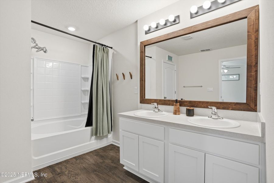 Furnished interior view inside a new home in Cross Creek Express, Green Cove Springs (Image 17). Furnished interior view inside a new home in Cross Creek Express, Green Cove Springs (Image 17).