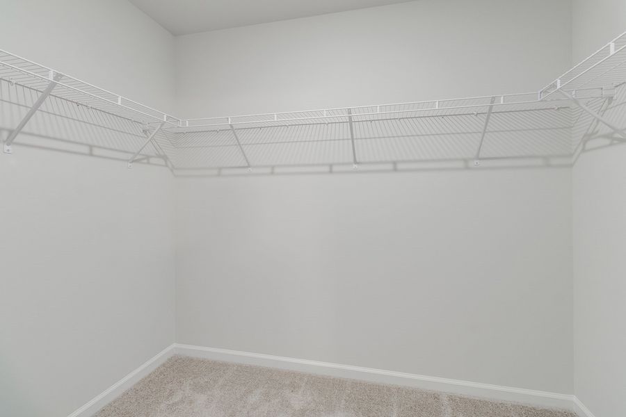Spacious, unfurnished interior of a new home in Bluefield, Lexington (Image 22).