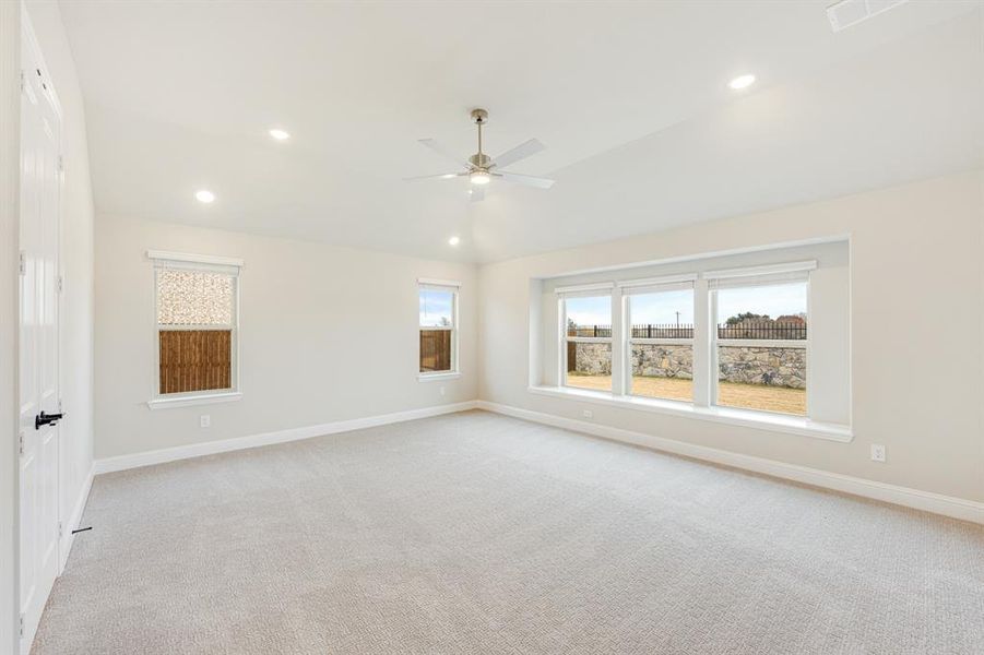 Spacious, unfurnished interior of a new home in Sunrise at Garden Valley, Waxahachie (Image 24).