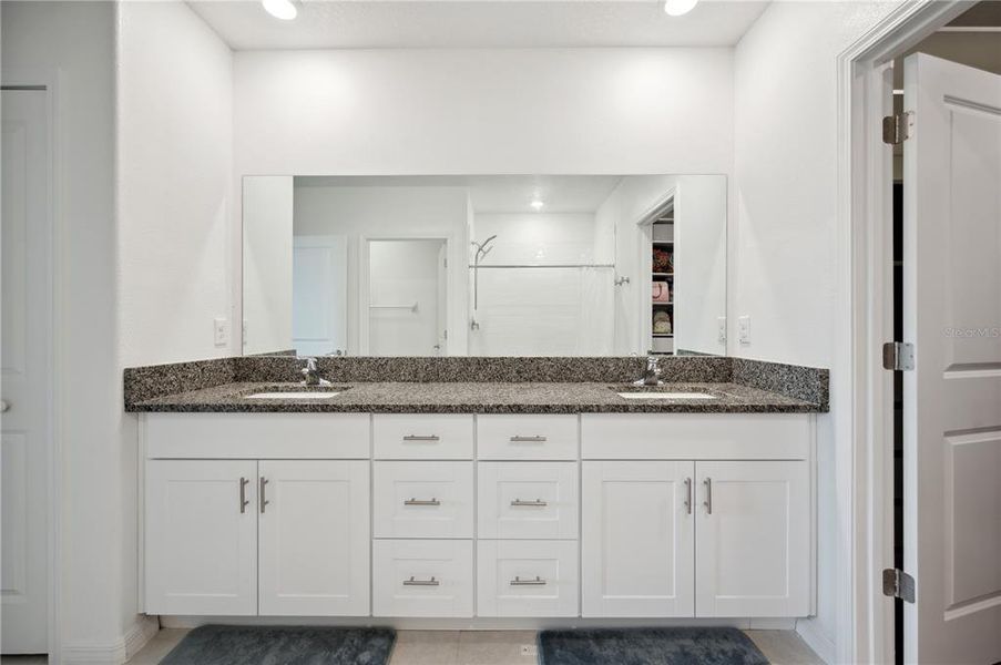 Furnished interior view inside a new home in , Plant City (Image 13).