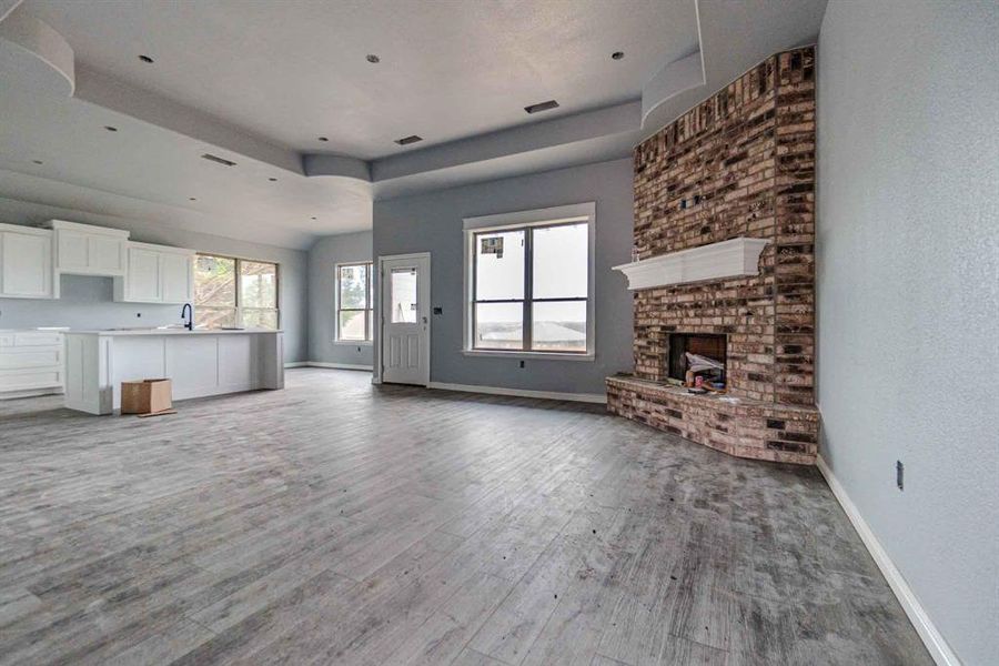 Spacious, unfurnished interior of a new home in , Granbury (Image 23).