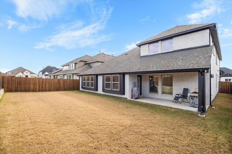 Exterior details and patio area of a home in Sonoma Verde, McLendon-Chisholm (Image 4).