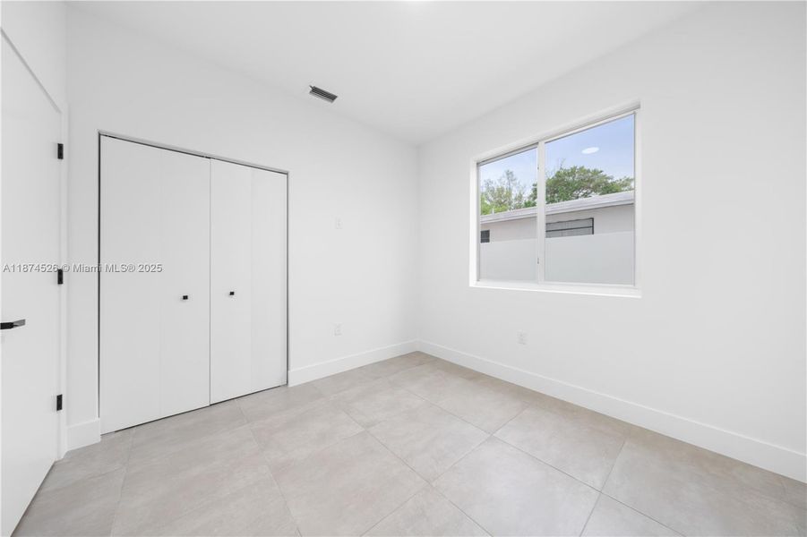 Spacious, unfurnished interior of a new home in , Miami (Image 43).