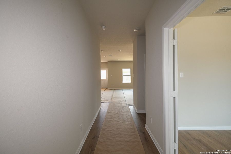 Spacious, unfurnished interior of a new home in Blue Ridge Ranch, San Antonio (Image 14). Spacious, unfurnished interior of a new home in Blue Ridge Ranch, San Antonio (Image 14).