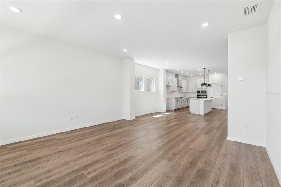 Spacious, unfurnished interior of a new home in Eastlyn, Bradenton (Image 10).