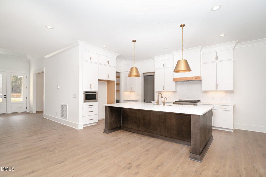 008_wag01898-edit_700