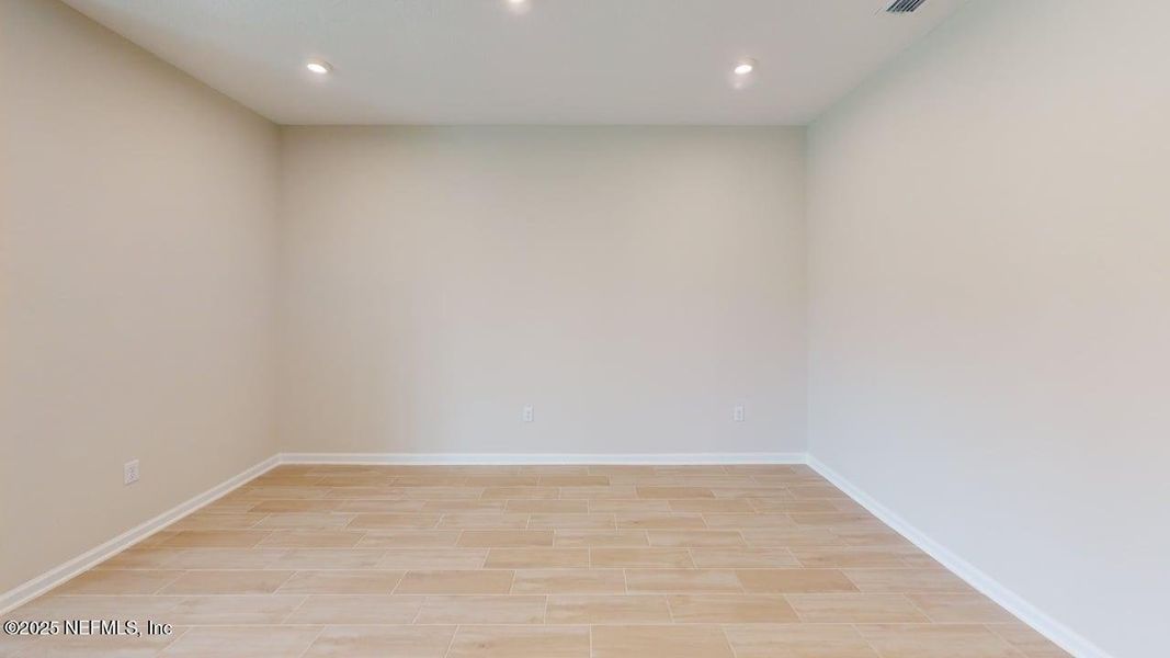 Spacious, unfurnished interior of a new home in Sandridge Hills, Green Cove Springs (Image 15).