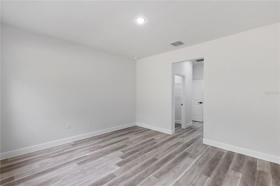 Spacious, unfurnished interior of a new home in , Ocala (Image 19).