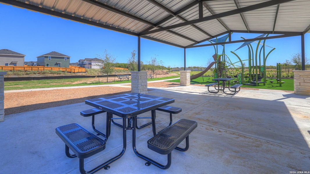 Community amenities in , Luling (Image 36).